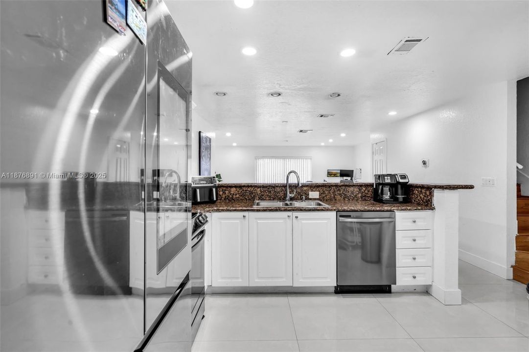 For Sale: $370,000 (3 beds, 2 baths, 1360 Square Feet)