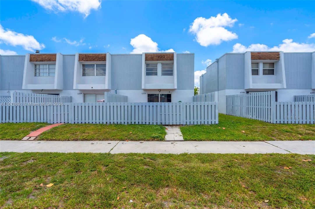 For Sale: $370,000 (3 beds, 2 baths, 1360 Square Feet)