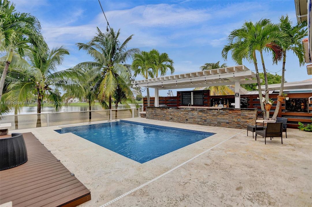 最近售出: $695,000 (5 贝兹, 3 浴室, 1705 平方英尺)