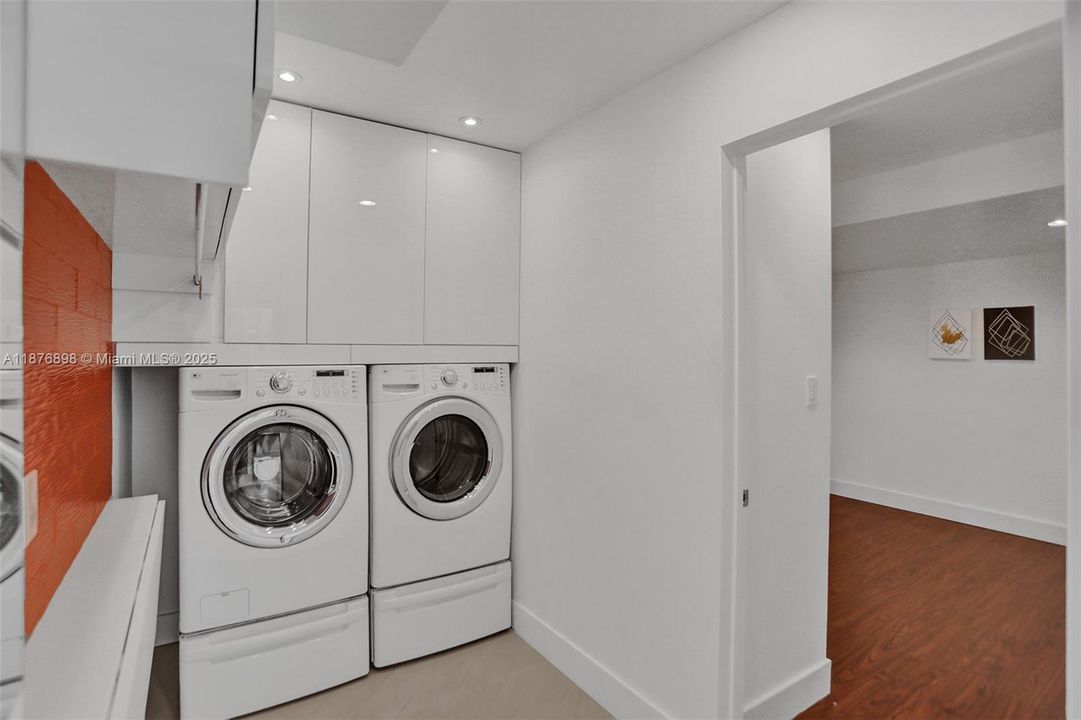 最近售出: $695,000 (5 贝兹, 3 浴室, 1705 平方英尺)