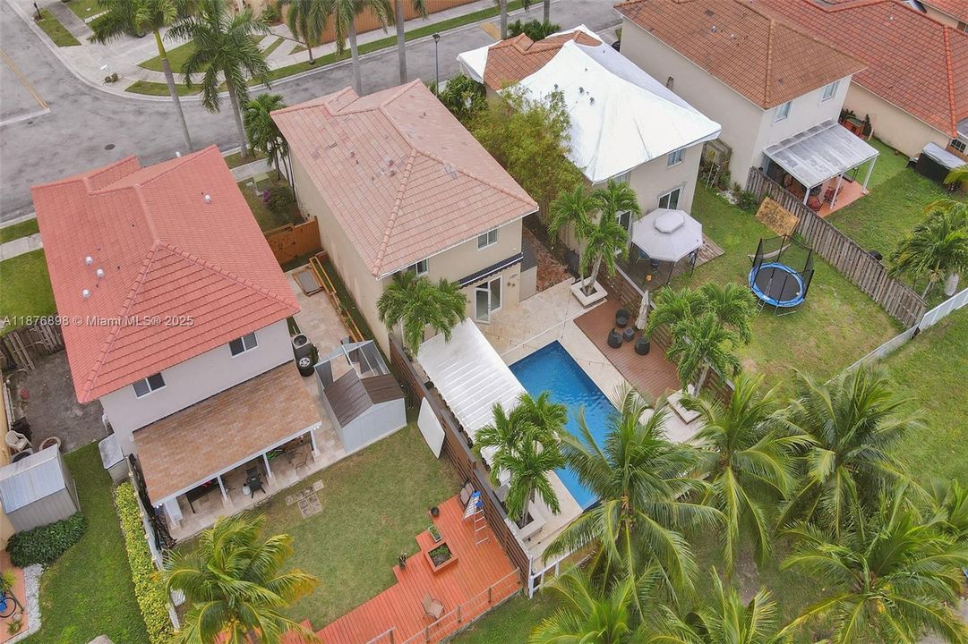 最近售出: $695,000 (5 贝兹, 3 浴室, 1705 平方英尺)