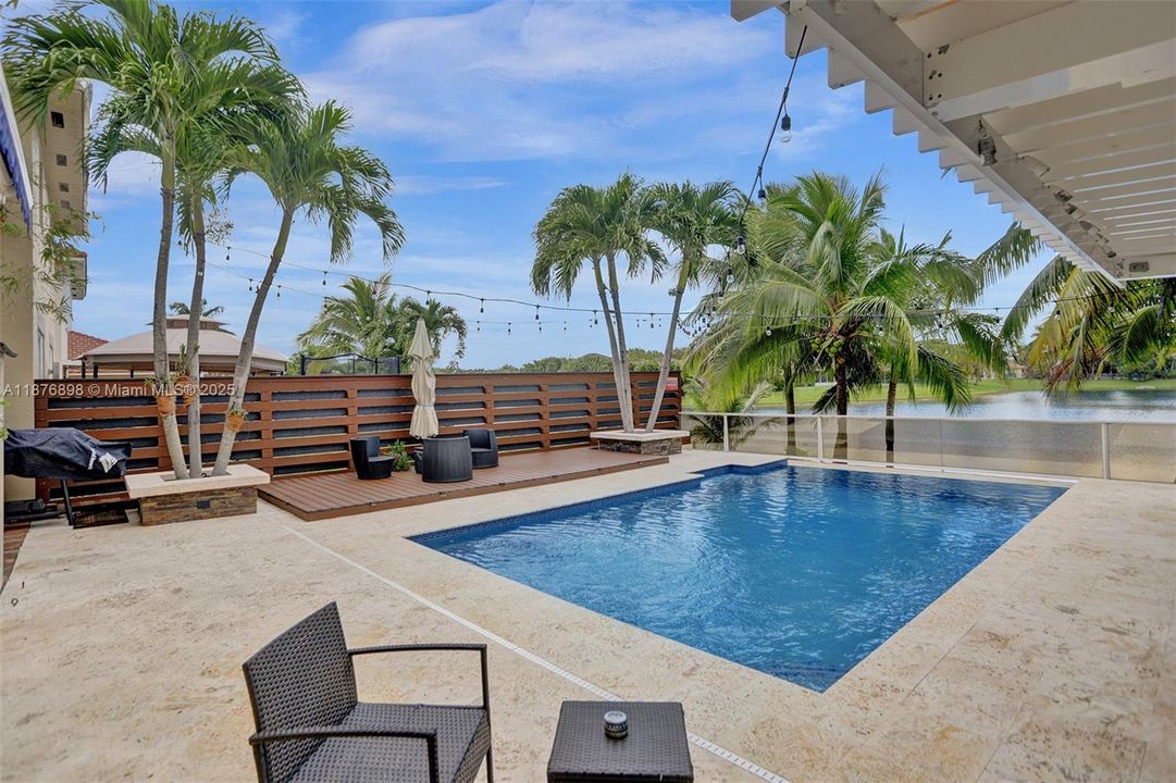 最近售出: $695,000 (5 贝兹, 3 浴室, 1705 平方英尺)