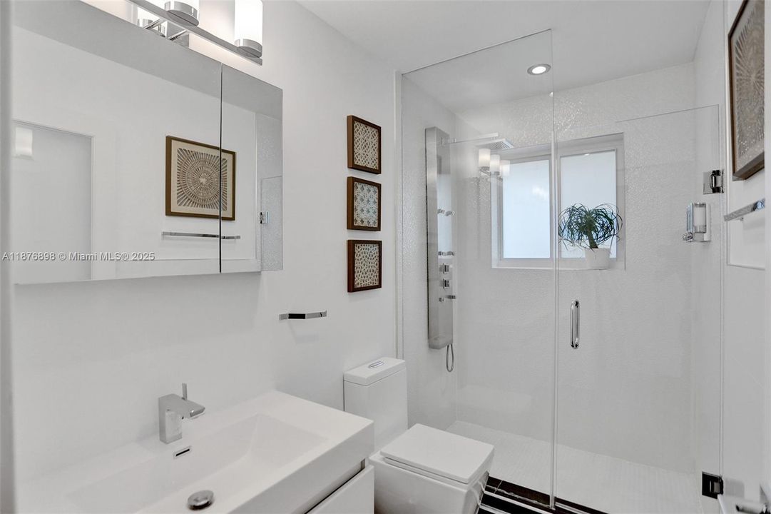 最近售出: $695,000 (5 贝兹, 3 浴室, 1705 平方英尺)