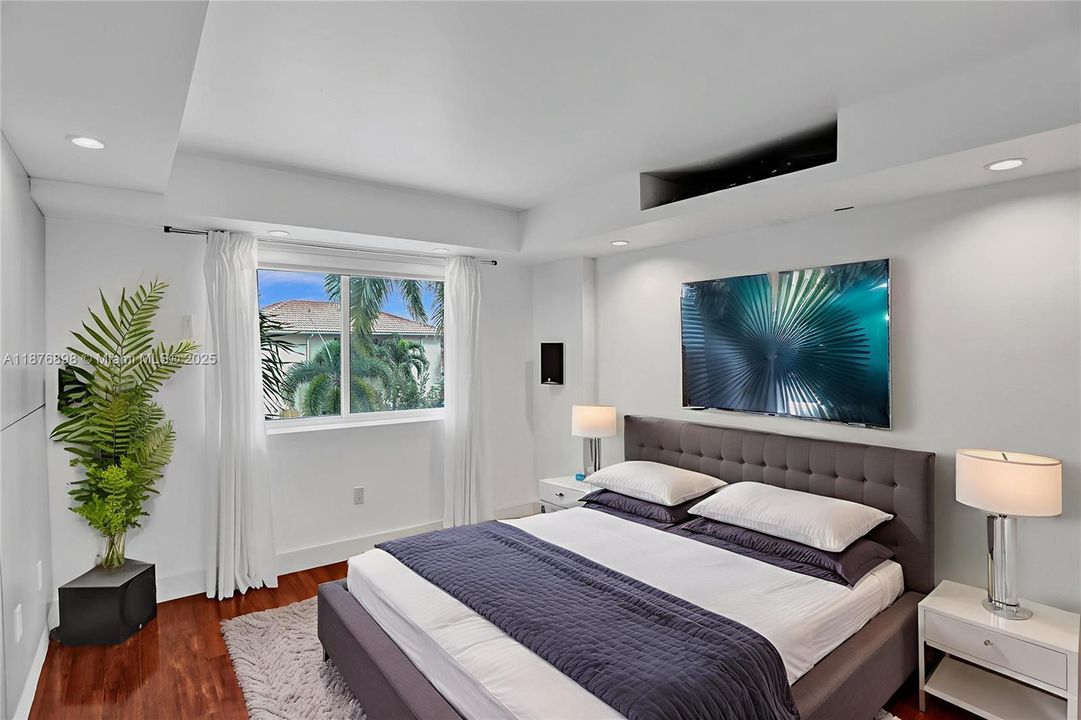 最近售出: $695,000 (5 贝兹, 3 浴室, 1705 平方英尺)