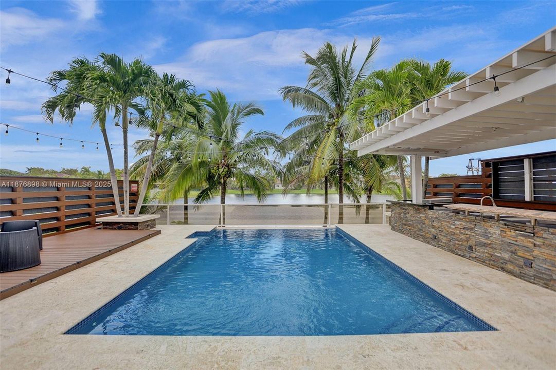 最近售出: $695,000 (5 贝兹, 3 浴室, 1705 平方英尺)