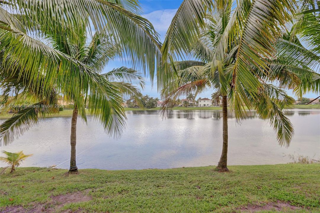 最近售出: $695,000 (5 贝兹, 3 浴室, 1705 平方英尺)