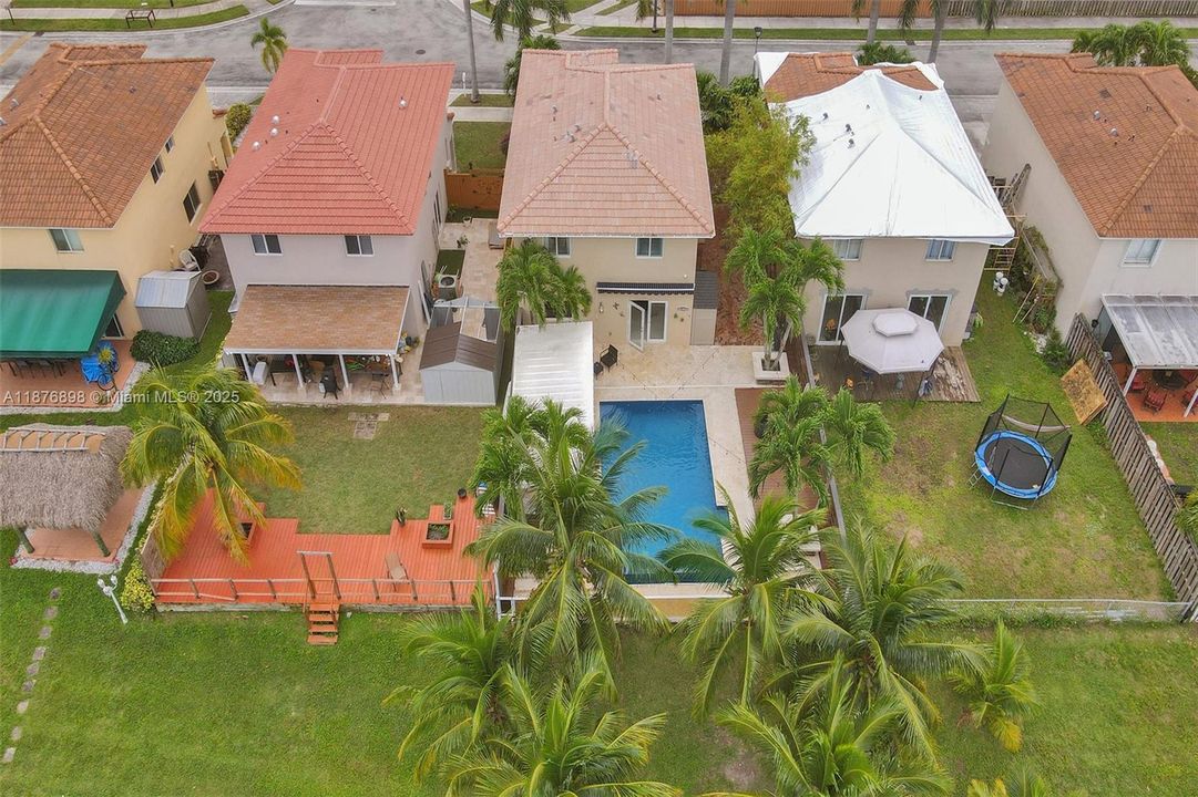 最近售出: $695,000 (5 贝兹, 3 浴室, 1705 平方英尺)