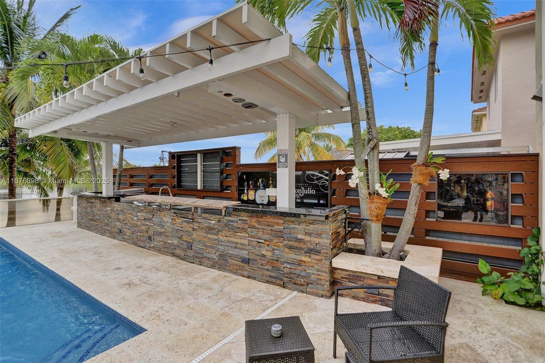 最近售出: $695,000 (5 贝兹, 3 浴室, 1705 平方英尺)