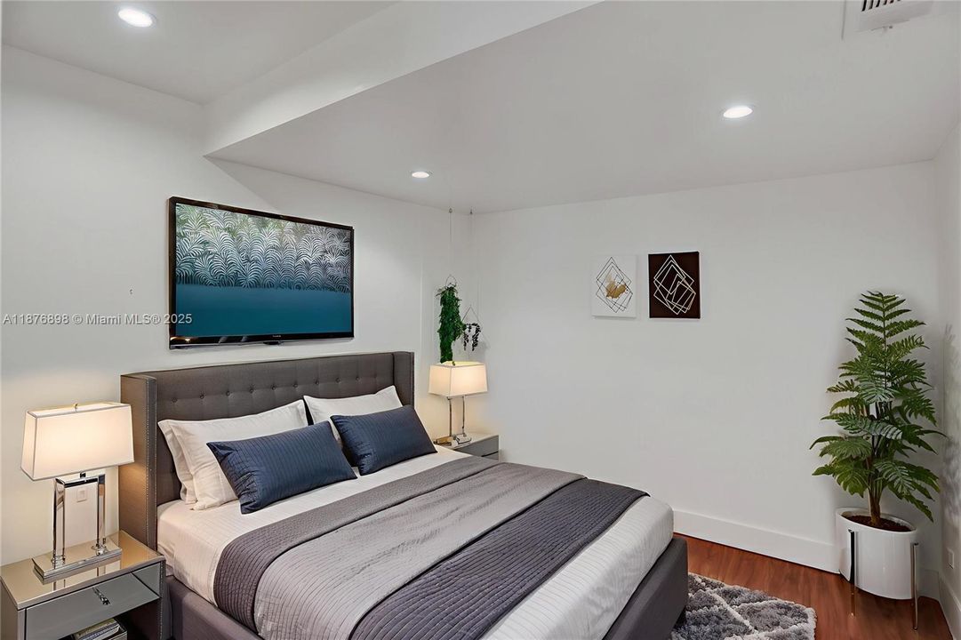 最近售出: $695,000 (5 贝兹, 3 浴室, 1705 平方英尺)