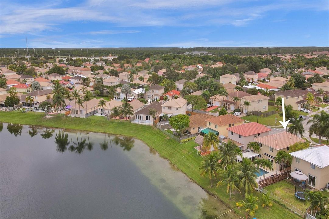 最近售出: $695,000 (5 贝兹, 3 浴室, 1705 平方英尺)