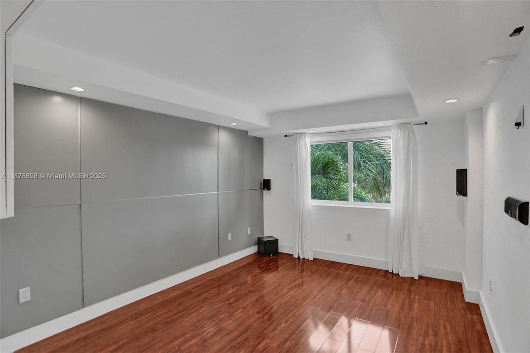 最近售出: $695,000 (5 贝兹, 3 浴室, 1705 平方英尺)