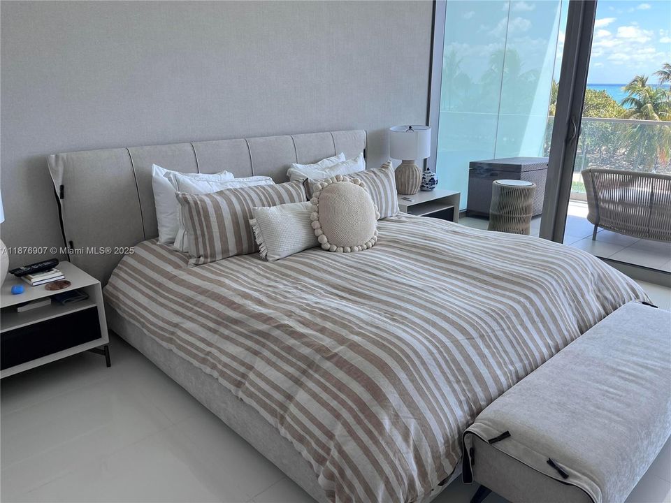 На продажу: $5,900,000 (2 спален, 2 ванн, 2148 Квадратных фут)