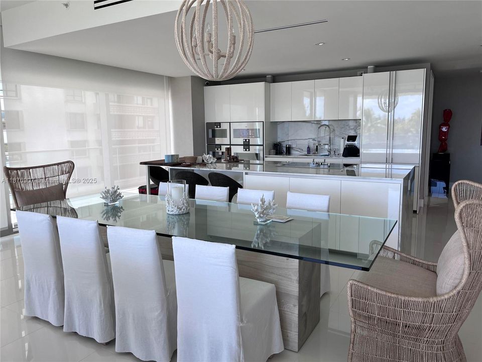 На продажу: $5,900,000 (2 спален, 2 ванн, 2148 Квадратных фут)