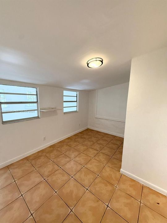 出租: $1,349 (1 贝兹, 1 浴室, 2937 平方英尺)