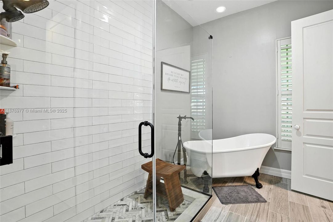 For Sale: $974,500 (5 beds, 3 baths, 4076 Square Feet)