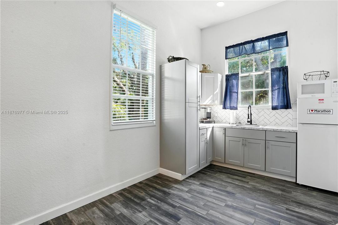 For Sale: $974,500 (5 beds, 3 baths, 4076 Square Feet)