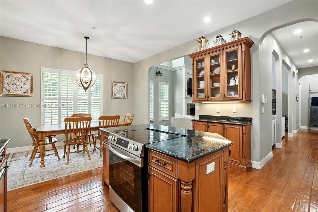 For Sale: $974,500 (5 beds, 3 baths, 4076 Square Feet)