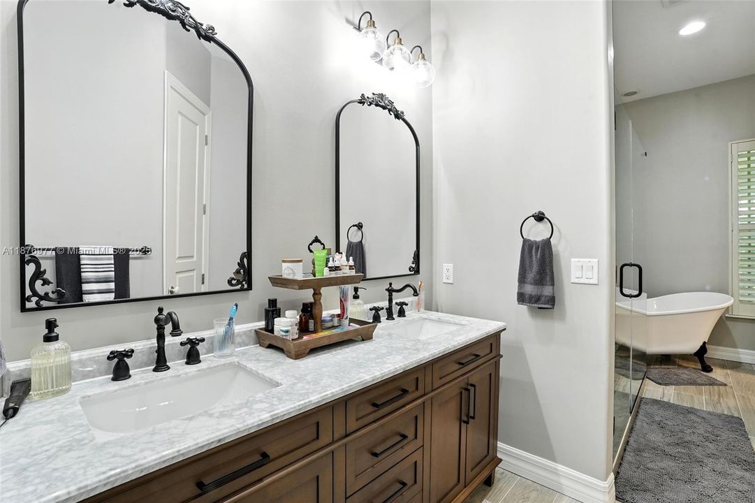 For Sale: $974,500 (5 beds, 3 baths, 4076 Square Feet)