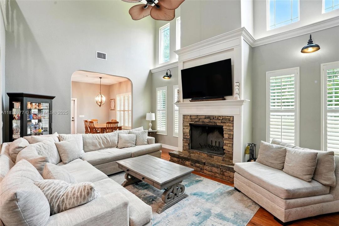 For Sale: $974,500 (5 beds, 3 baths, 4076 Square Feet)