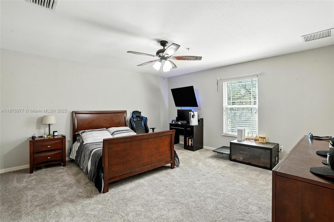 For Sale: $974,500 (5 beds, 3 baths, 4076 Square Feet)