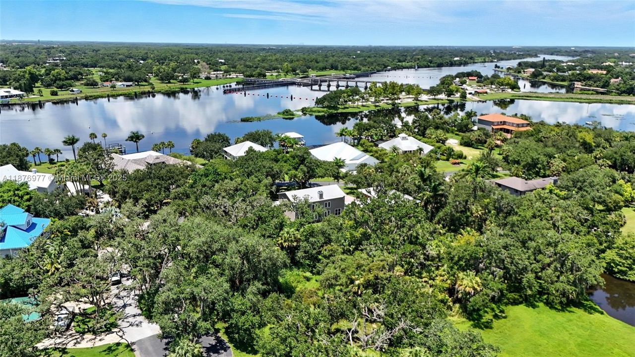 For Sale: $974,500 (5 beds, 3 baths, 4076 Square Feet)