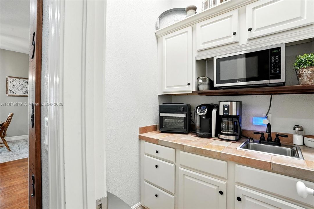 For Sale: $974,500 (5 beds, 3 baths, 4076 Square Feet)