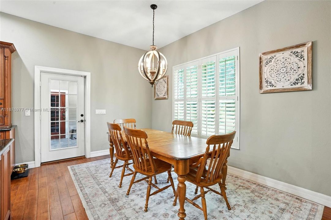 For Sale: $974,500 (5 beds, 3 baths, 4076 Square Feet)