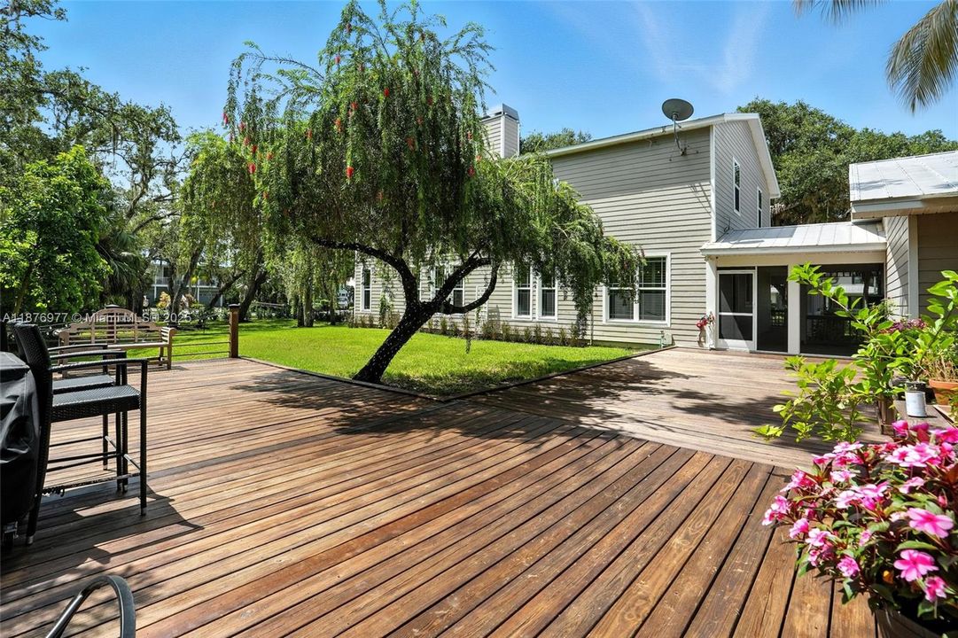 For Sale: $974,500 (5 beds, 3 baths, 4076 Square Feet)