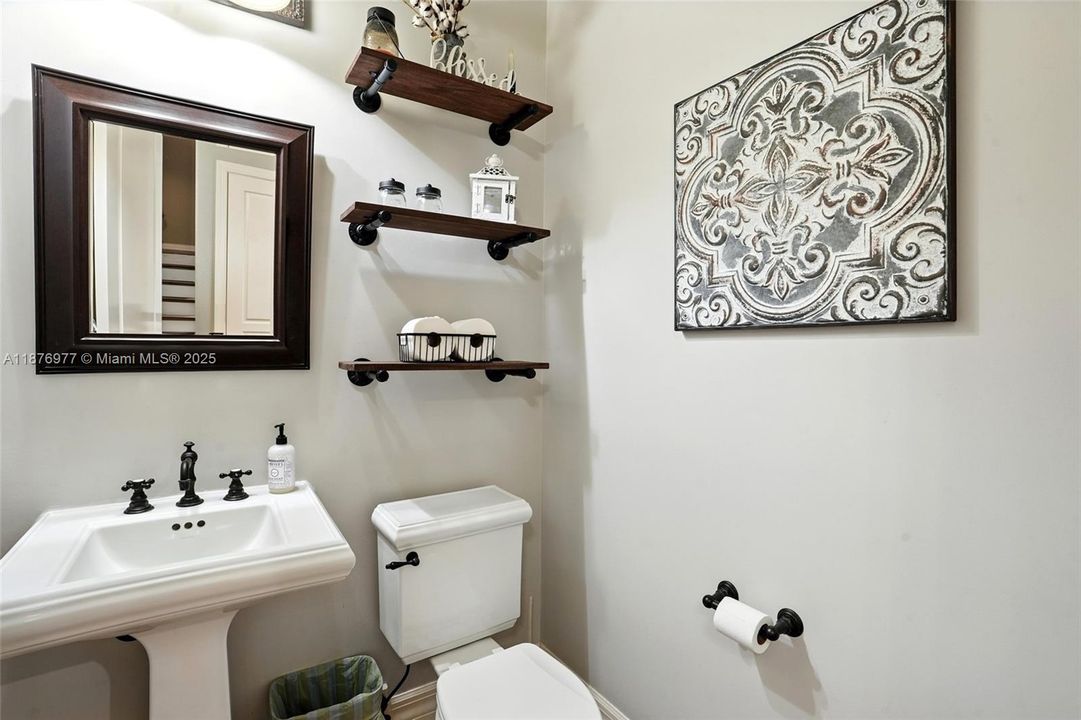 For Sale: $974,500 (5 beds, 3 baths, 4076 Square Feet)