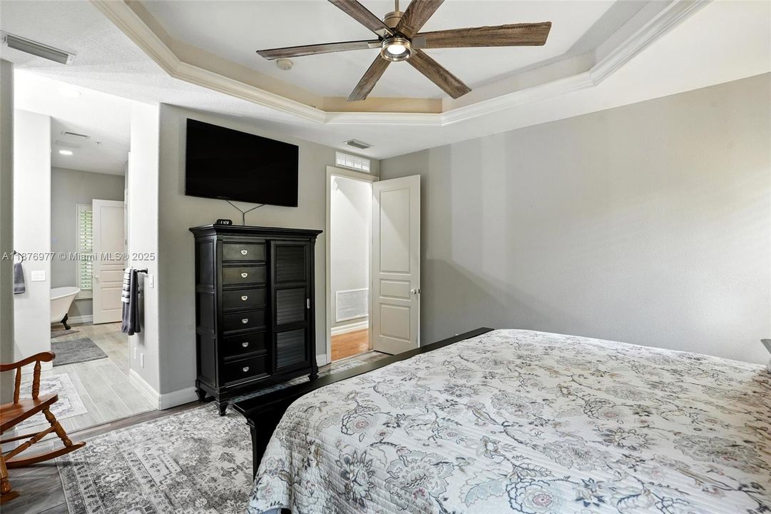 For Sale: $974,500 (5 beds, 3 baths, 4076 Square Feet)