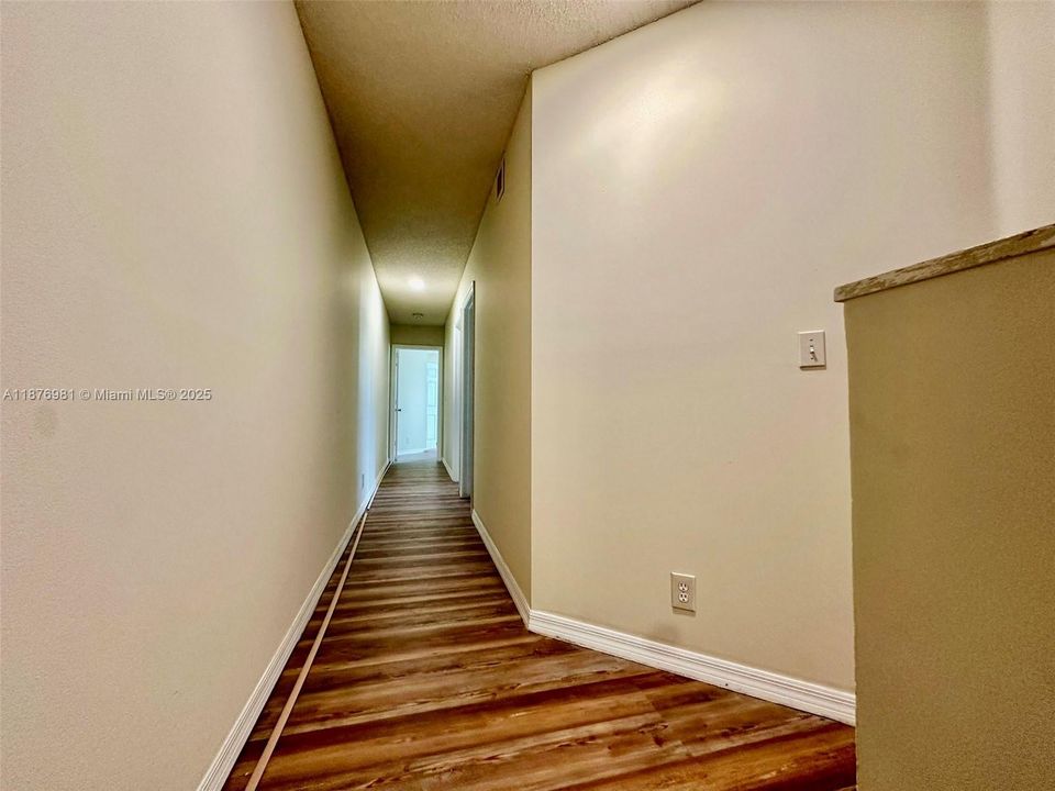 合同活跃: $3,600 (4 贝兹, 2 浴室, 1728 平方英尺)