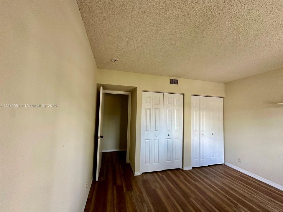 合同活跃: $3,600 (4 贝兹, 2 浴室, 1728 平方英尺)