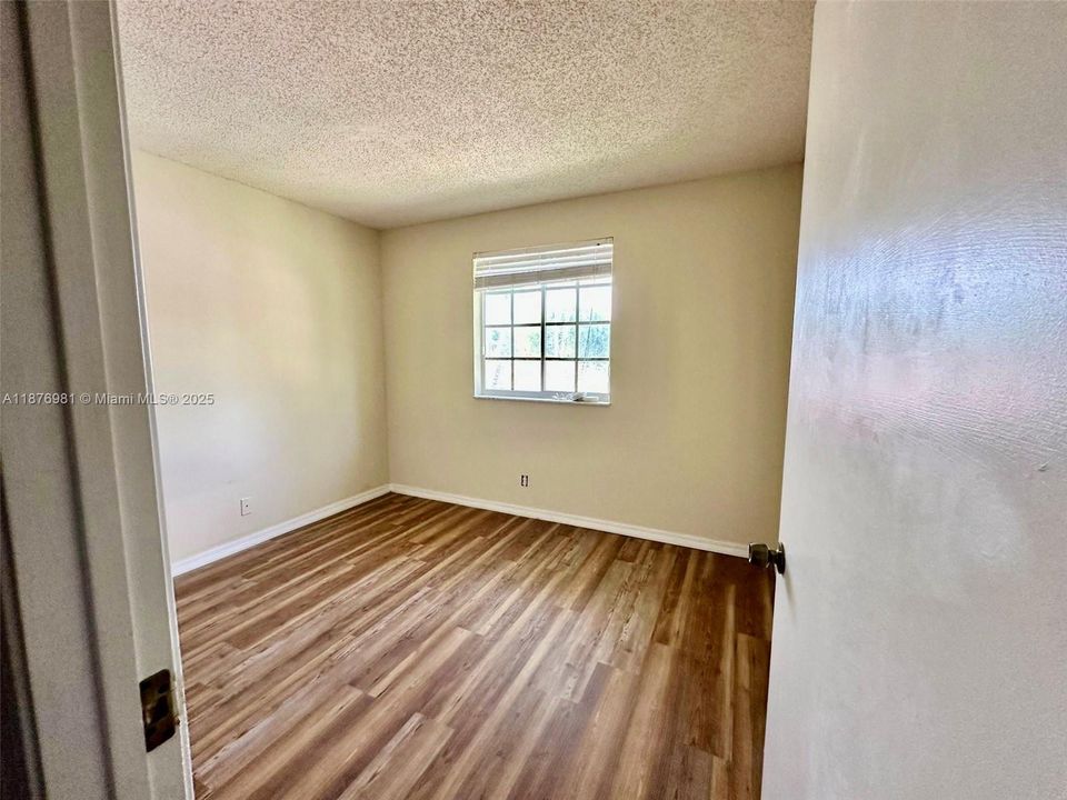 合同活跃: $3,600 (4 贝兹, 2 浴室, 1728 平方英尺)