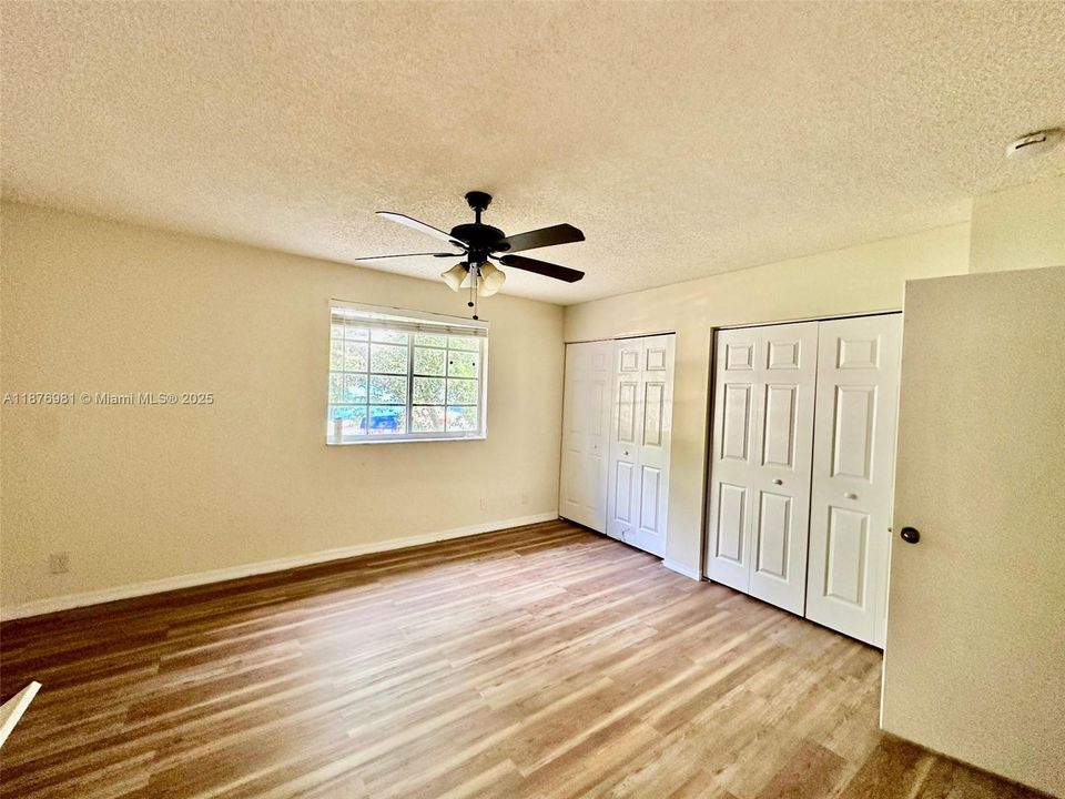 合同活跃: $3,600 (4 贝兹, 2 浴室, 1728 平方英尺)