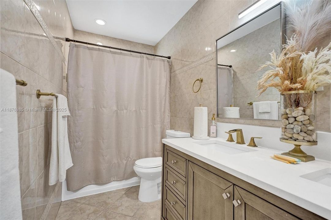 Active With Contract: $3,750 (4 beds, 2 baths, 1539 Square Feet)