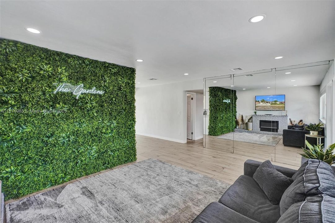 Active With Contract: $3,750 (4 beds, 2 baths, 1539 Square Feet)