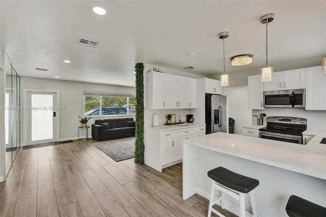 Active With Contract: $3,750 (4 beds, 2 baths, 1539 Square Feet)