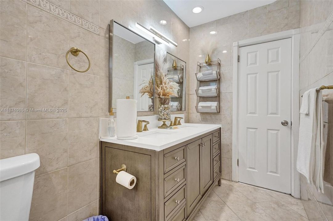 Active With Contract: $3,750 (4 beds, 2 baths, 1539 Square Feet)