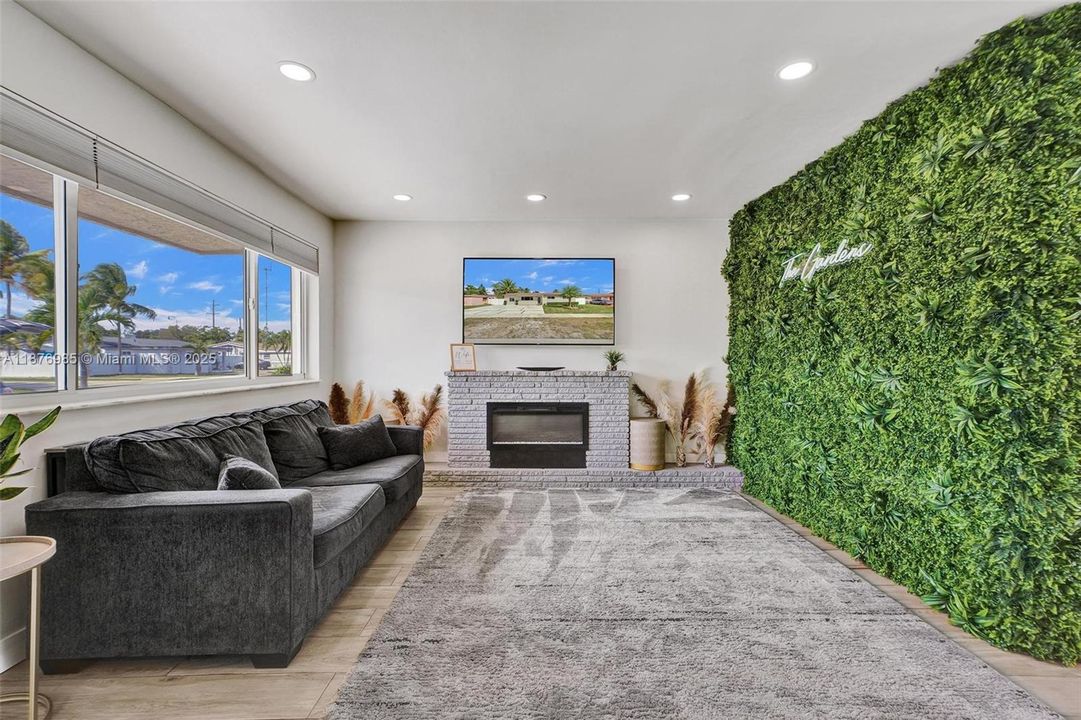 Active With Contract: $3,750 (4 beds, 2 baths, 1539 Square Feet)