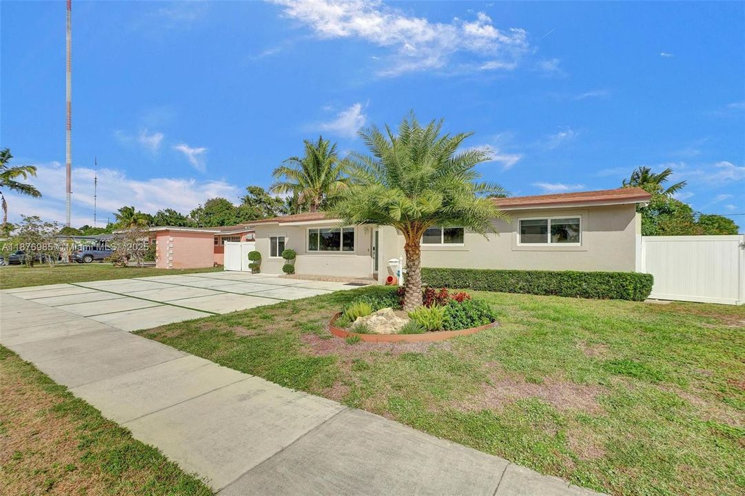 Active With Contract: $3,750 (4 beds, 2 baths, 1539 Square Feet)