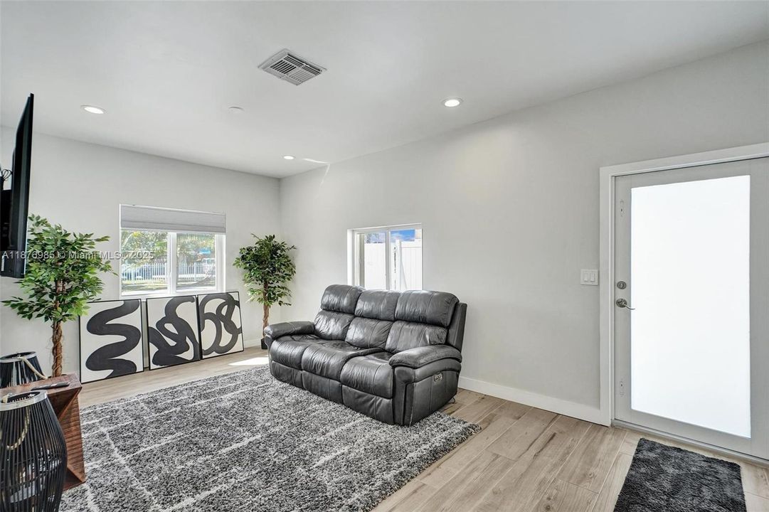 Active With Contract: $3,750 (4 beds, 2 baths, 1539 Square Feet)