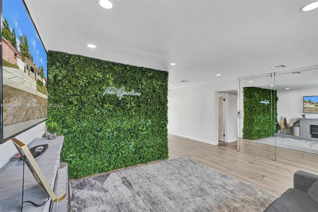 Active With Contract: $3,750 (4 beds, 2 baths, 1539 Square Feet)