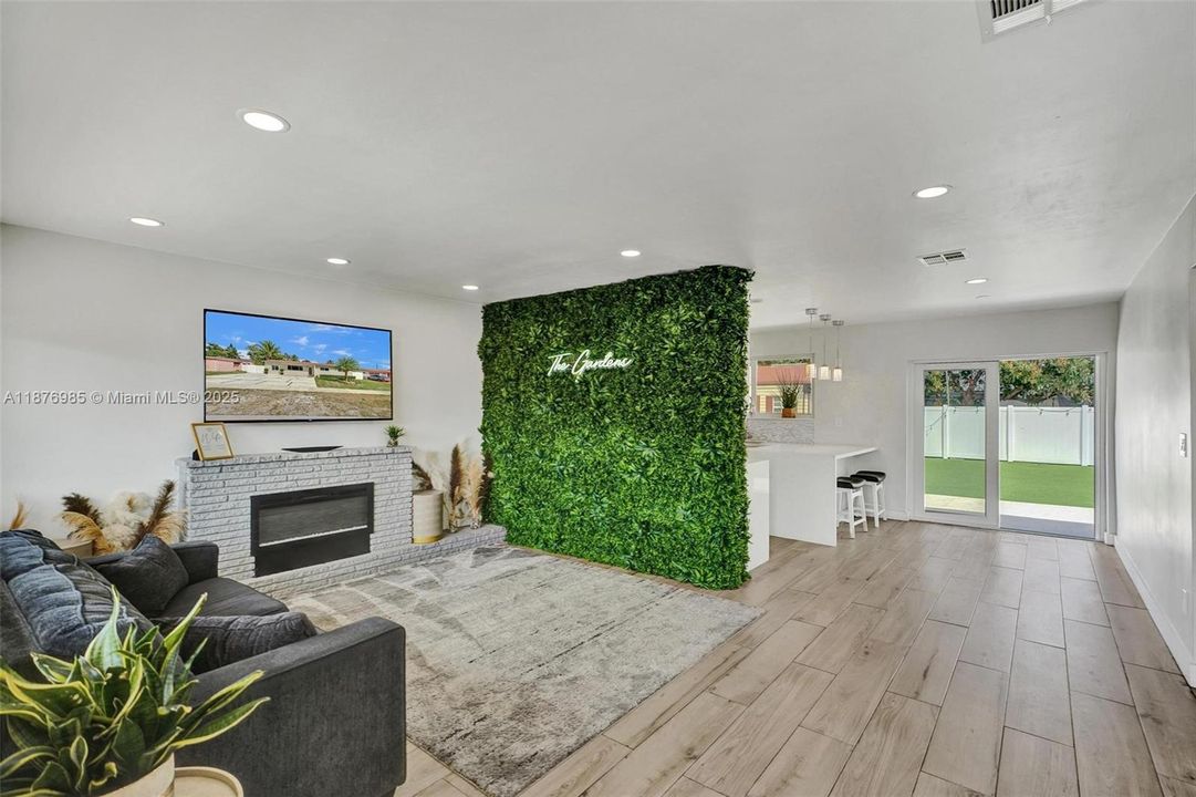 Active With Contract: $3,750 (4 beds, 2 baths, 1539 Square Feet)