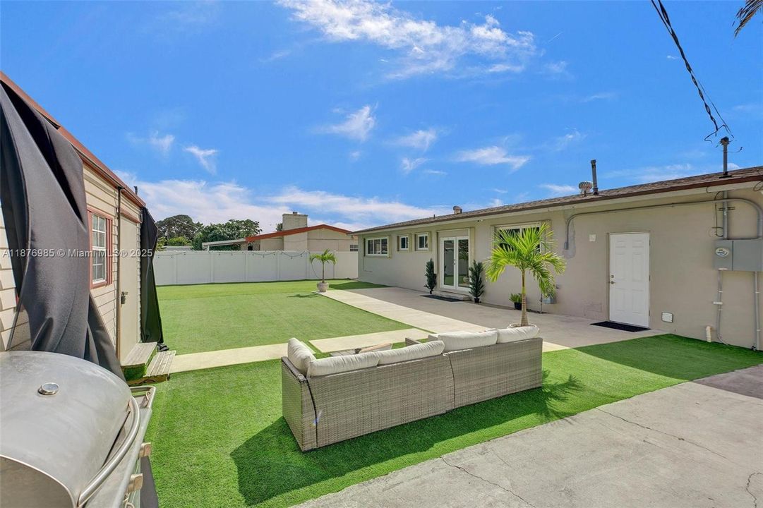 Active With Contract: $3,750 (4 beds, 2 baths, 1539 Square Feet)