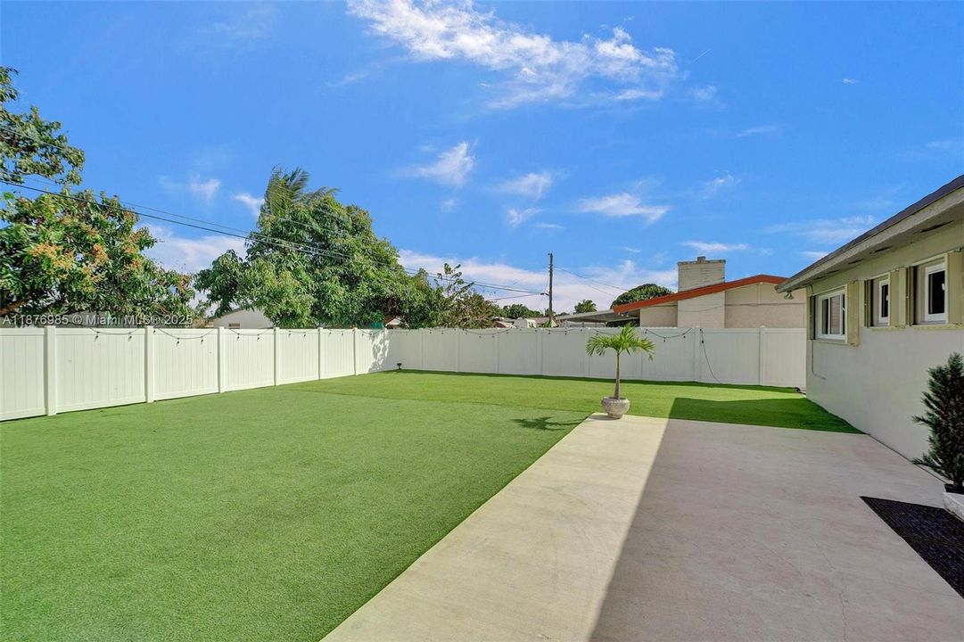 Active With Contract: $3,750 (4 beds, 2 baths, 1539 Square Feet)