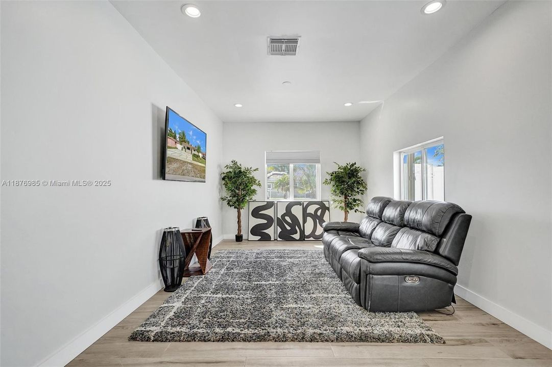 Active With Contract: $3,750 (4 beds, 2 baths, 1539 Square Feet)