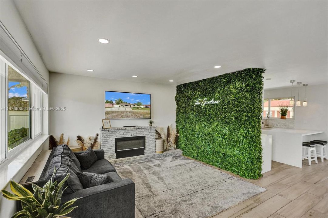 Active With Contract: $3,750 (4 beds, 2 baths, 1539 Square Feet)