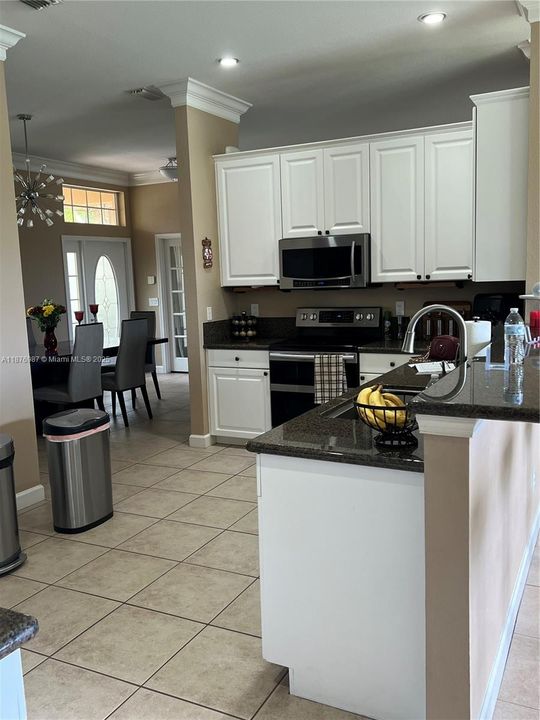 На продажу: $499,000 (4 спален, 2 ванн, 2382 Квадратных фут)