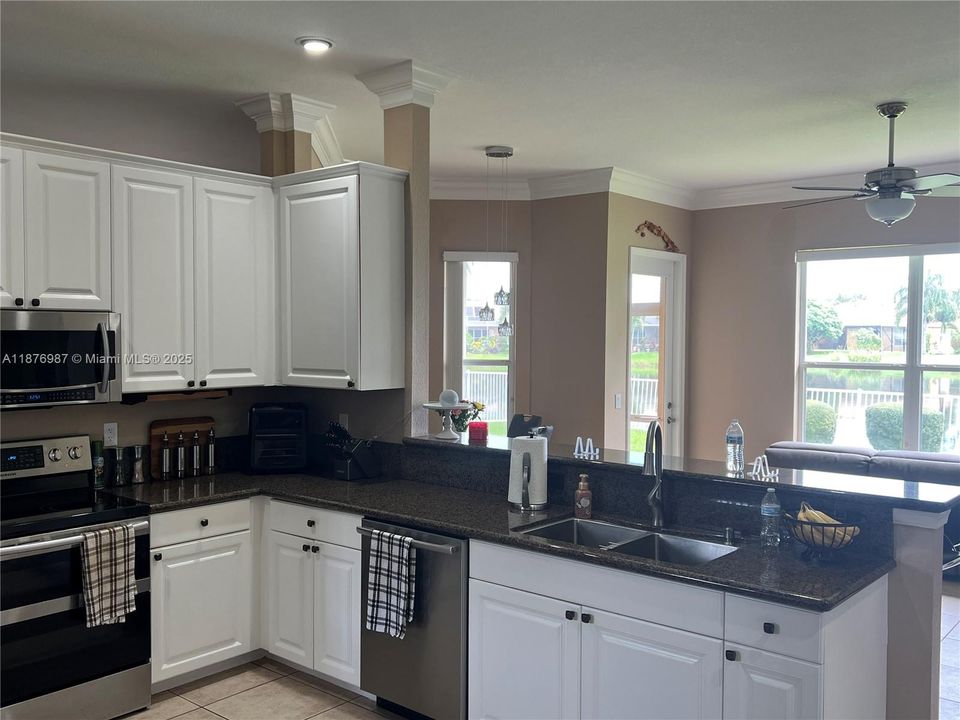 На продажу: $499,000 (4 спален, 2 ванн, 2382 Квадратных фут)