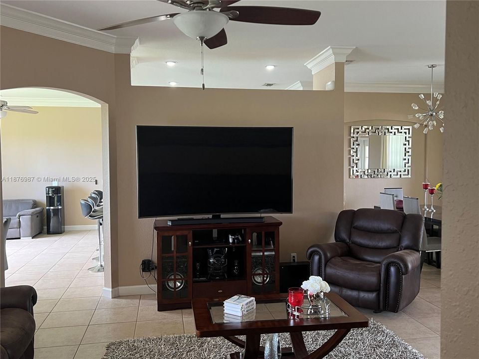 На продажу: $499,000 (4 спален, 2 ванн, 2382 Квадратных фут)